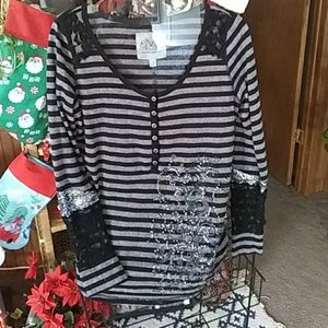 Extra Large Maurice Black And Gray Top